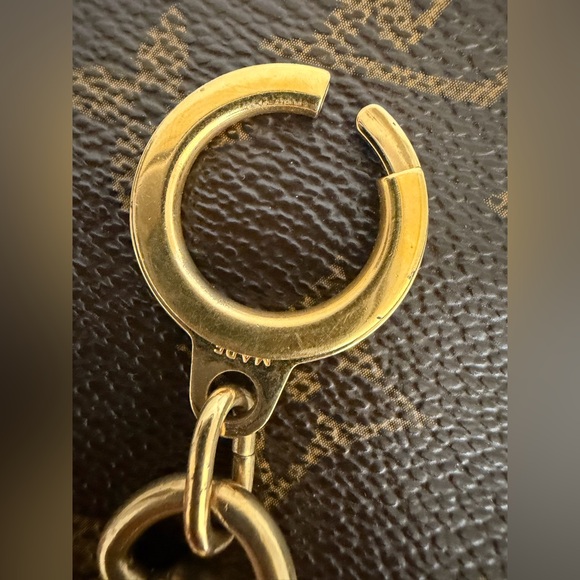 👑✅PRICE FIRM✅NO OFFERS👑AUTHENTIC Louis Vuitton Anneau Key Cles Gold Holder - Picture 5 of 13